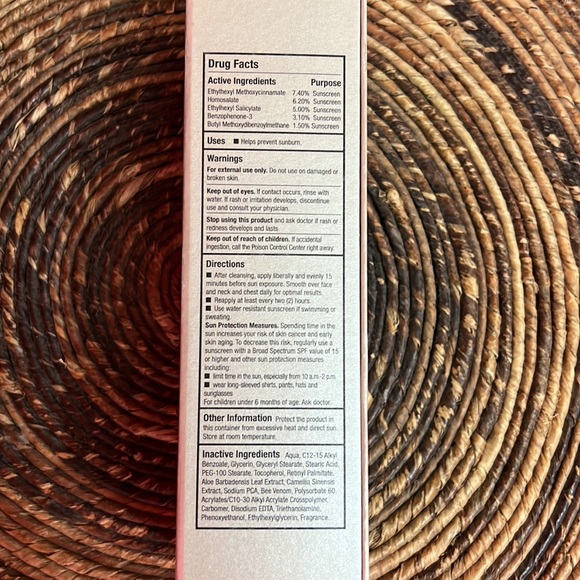 Venofye Orchard Bee Brilliance Cream SPF 30 - Picture 4 of 5